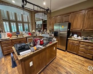 Lots of kitchen items