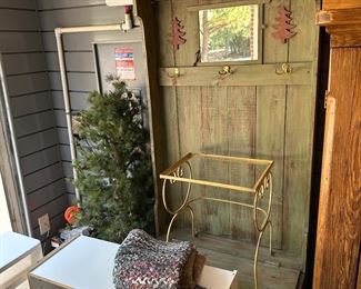 Green wooden hanging stand