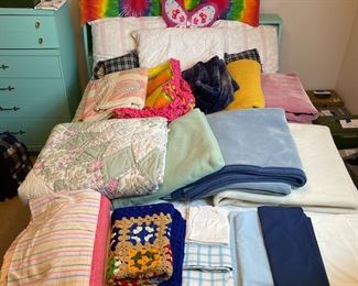 Blankets, Quilts and Pillows