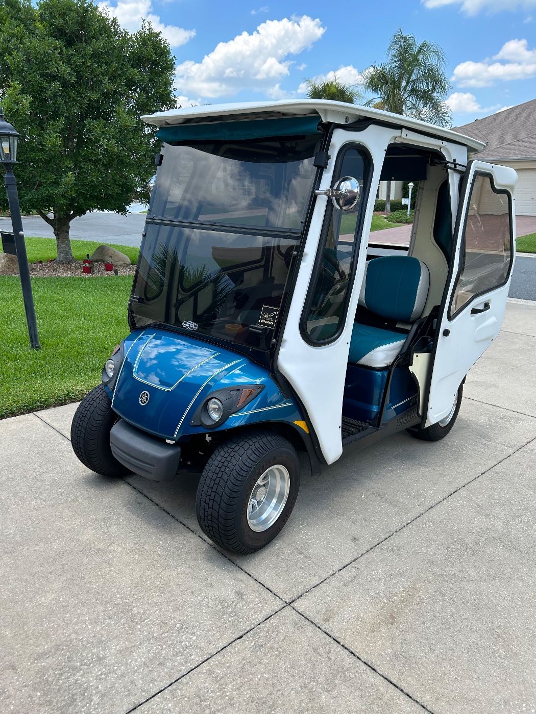 2013 EFI Yamaha Drive, Gas Cart.  Deluxe Curtis Cab Package. Halogen Lights, Tinted Windshield,, Speedometer, Dash Fuel Gauge, , Custom Paint/Bright Teal Metallic and much more..........