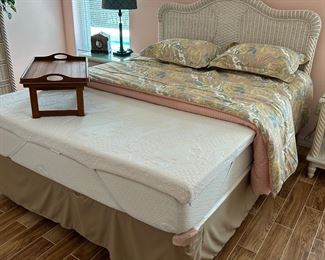 Queen Size White/Wood & Wicker Bedroom Set