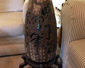 Fabulous Chinese Vase, separate stand