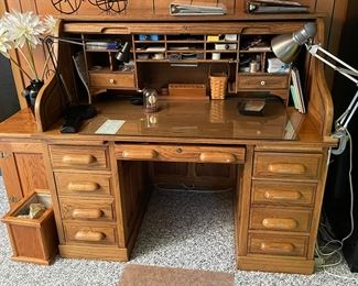 Roll top desk