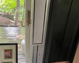 2 speakers, sound bar and subwoofer.