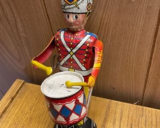 Windup mechanical drummer. Works great!