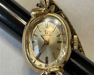 Ladies Omega 14 kt gold wristwatch