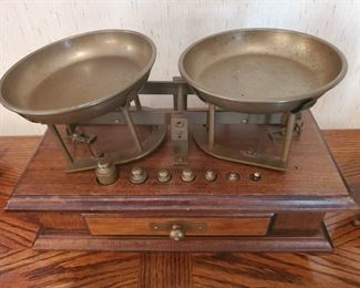 Apothocary / Balance Scale