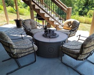 Fireplace table & 4 chairs