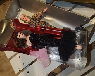 Few collectible barbies