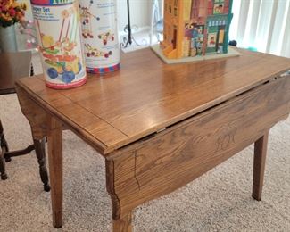 Drop leaf table