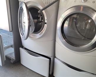 Front load washer & dryer w/stands