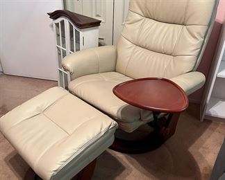 Benchmaster Chair w Ottoman and Detachable Tray 