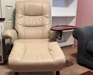 Benchmaster Chair w Ottoman and Detachable Tray 