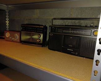 Vintage AM FM multiband radios crank power