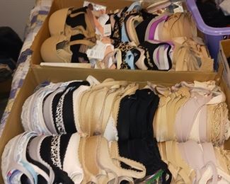 Several hundred ladies bras size 34 double d new with tags