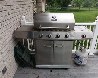Stainless steel propane BBQ