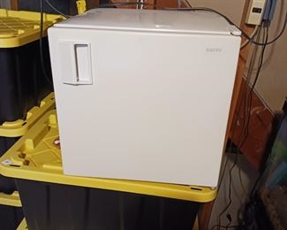 Mini refrigerator