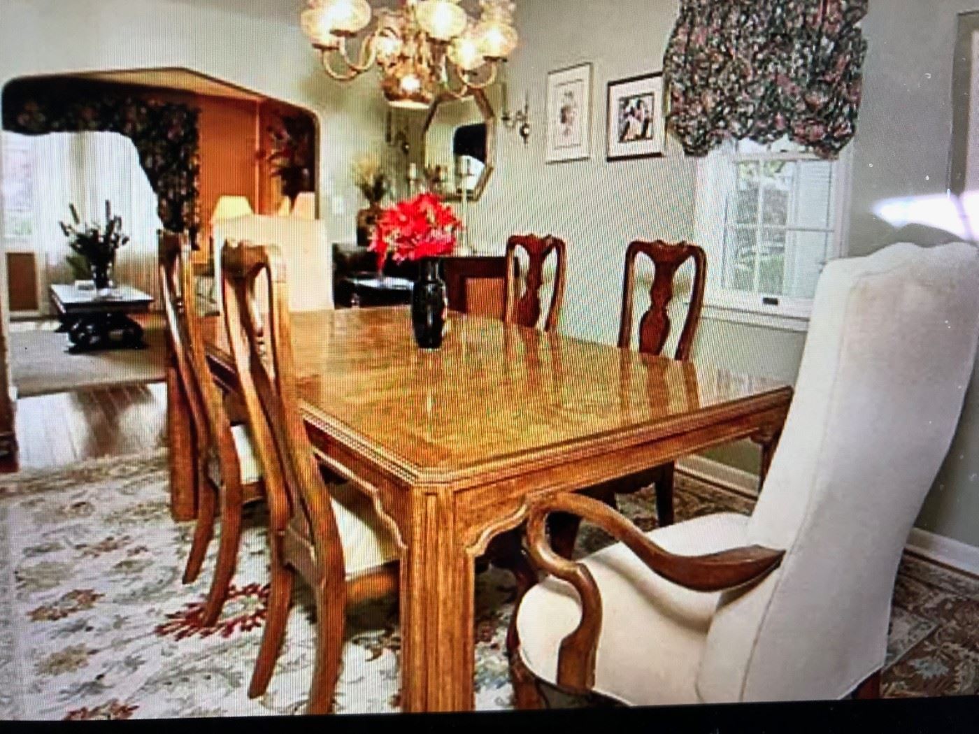 Dining Table w/ 1 Leave & 6 Chairs