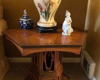 Pair of Mid Century Modern Side Tables, Lamps