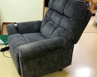 Power Lift Reclining Chair 38" x 38" x 45", Powers On