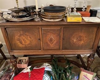 1940s sideboard with key 