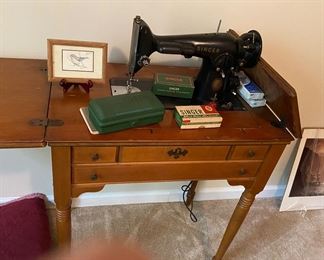 Beautiful Wood Sewing Machine Table (with parts and repair kit) 