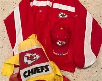 (L) Vintage Chiefs Reebok Windbreaker - Hat - Hanging ordeal