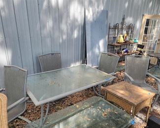 Metal Patio table with 4 chairs $100