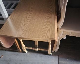 Medium size drop Leaf table $45