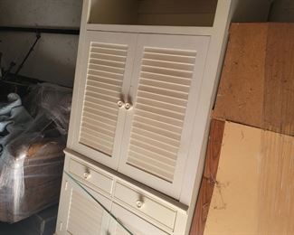 Broyhill entertainment cabinet $125