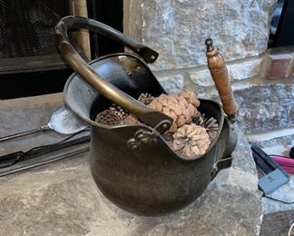 Copper fireplace ash bucket