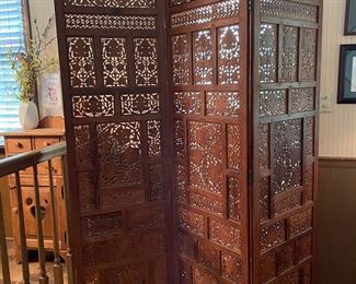 Wooden 3-panel wall divider