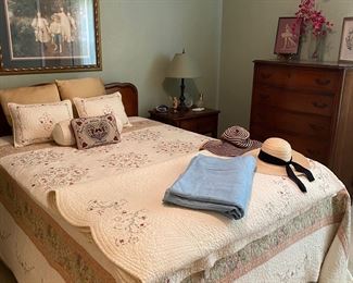 Well kept vintage bedroom set by Bassett