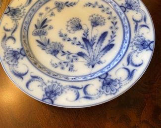 Flow blue footed cake/serving plate