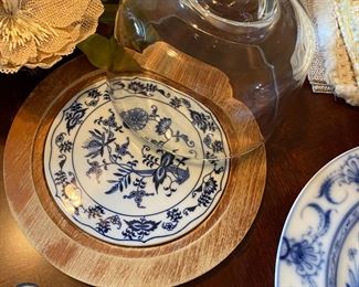 Vintage Dutch tile cheese keeper