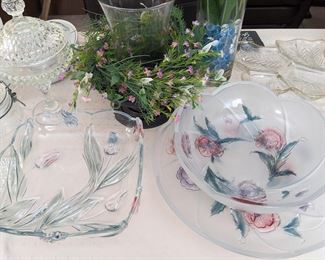 Frosted crystal serving bowls
Mikasa Glass Tulip platter