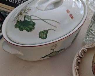 Toscany Lotus 1.5 Quart Oval Casserole Dish