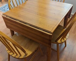 Drop-side kitchen table with 4 chairs