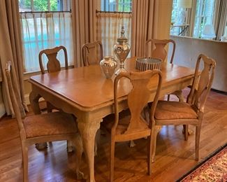 Country French dining table w/6 chairs $600 set
