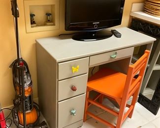 Animal knobs cute student desk $100