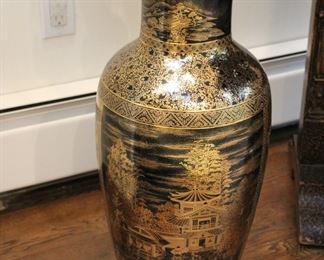 Fine porcelain floor vase - Japanese?