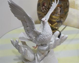Boehm "Messenger Dove of Peace" ; Satsuma lamp