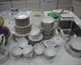 "Buckingham" Golden Glory china set