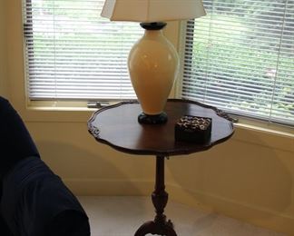 Tilt top mahogany pie crust table