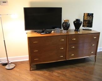 Robsjohn-Gibbings for Widdicomb saber leg dresser