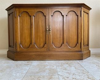 Late MCM style console cabinet/sideboard