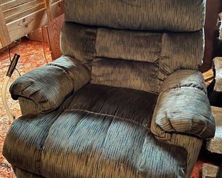 (2) recliners (only one photographed)