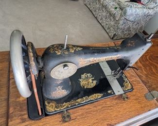 Antique Singer Peddle sewing machine circa 1911-20