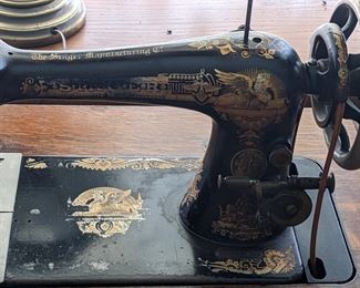 Antique Singer Peddle sewing machine circa 1911-20