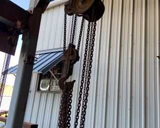 Antique “big daddy” hoist